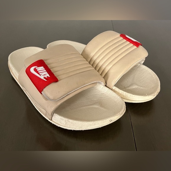 Women’s Nike slides - Picture 1 of 6